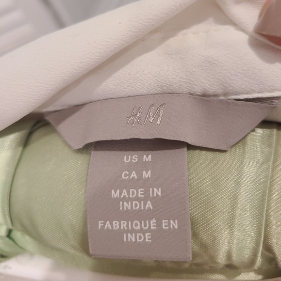 H&M Button Up Ruffled Blouse, Medium - Picture 10 of 10